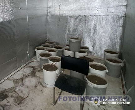 На Кіровоградщині поліцейські затримали чоловіка, який зберігав наркотики