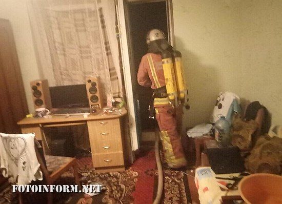 14 серпня о 21:55 до Служби порятунку «101» надійшло повідомлення про пожежу на балконі 4-го поверху 5-поверхівки на вул. Попова м. Кропивницький. 