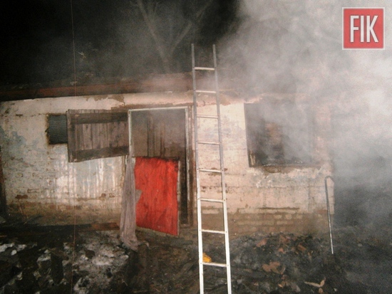 19 лютого о 21:18 до Служби порятунку «101» надійшло повідомлення про пожежу на території приватного домоволодіння на вул. Шевченка в с. Мошорино Знам’янського району.