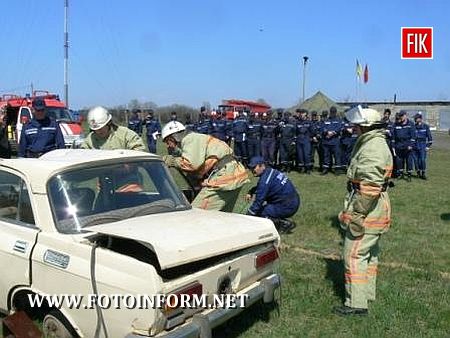Кіровоградщина: практичною частиною занять стали дії при ліквідації наслідків розливу ртуті (ФОТО)