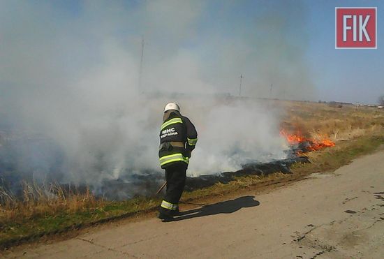 Впродовж 23 березня пожежно-рятувальні підрозділи Кіровоградської області виїздили на ліквідацію пожеж сухостою та сміття 8 разів. Поблизу с. Березівка Долинського району о 12:32 загорілась суха трава на площі 1,4 га. Пожежу здолали рятувальники 20-ї Державної пожежно-рятувальної частини м. Долинської.