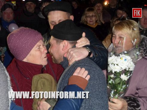 Кировоградцы встречали и благодарили бойцов, кировоградские новости, новости кировограда, площадь героев майдана