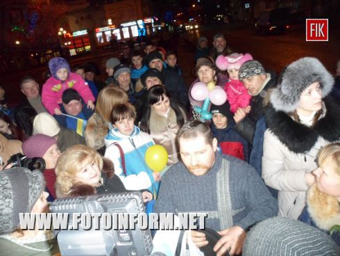 Кировоградцы встречали и благодарили бойцов, кировоградские новости, новости кировограда, площадь героев майдана