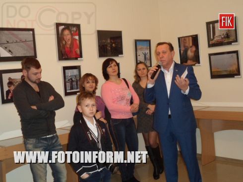 Вчера, 3 марта, владелец Кировоградской галерее «Елисаветград» Николай Цуканов выступил в новом амплуа, представив свои фотоработы в экспозиции, под названием «Так умеет каждый».
