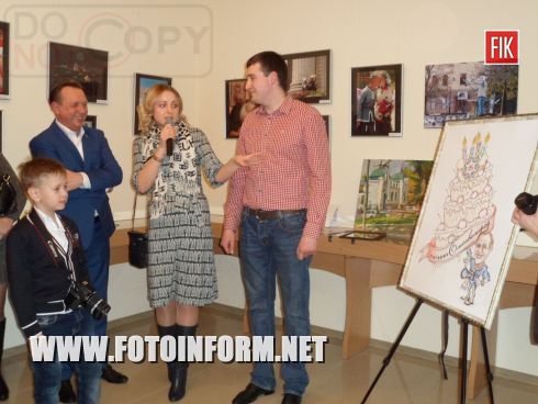 Вчера, 3 марта, владелец Кировоградской галерее «Елисаветград» Николай Цуканов выступил в новом амплуа, представив свои фотоработы в экспозиции, под названием «Так умеет каждый».