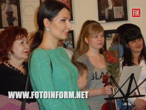 Вчера, 3 марта, владелец Кировоградской галерее «Елисаветград» Николай Цуканов выступил в новом амплуа, представив свои фотоработы в экспозиции, под названием «Так умеет каждый».