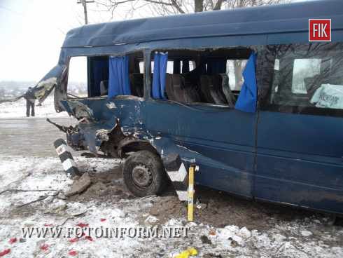 Кіровоградська область: сталося ДТП на нерегульованому залізничному переїзді (фото)