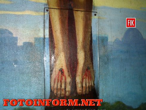 В Кировограде в Спасо - Преображенском соборе произошло сверхъестественное явление - замироточил Крест-Голгофа.