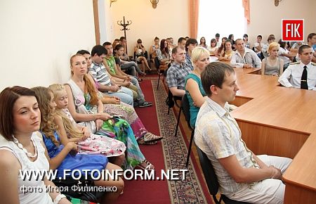 Кировоград: молодежь заполонила горсовет (фоторепортаж)