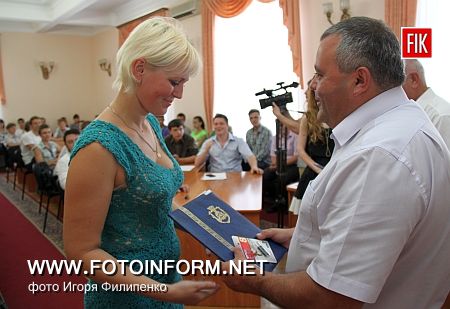 Кировоград: молодежь заполонила горсовет (фоторепортаж)