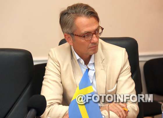 Сьогодні, 9 вересня, під час робочої зустрічі із Послом Швеції в Україні Тобіасом Тибергом і гуманітарним координатором ООН Деніз Браун начальник ОВА Андрій Райкович детально поінформував про те, якої допомоги нині, під час жорстокої війни, потребує Кіровоградщина.