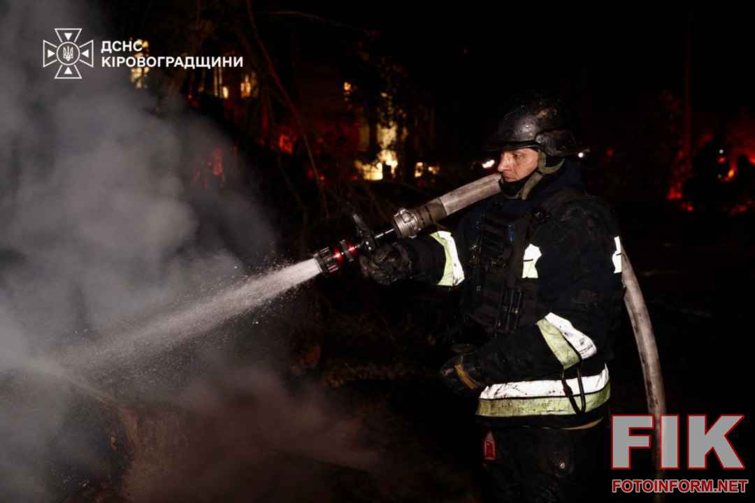 Рятувальники ДСНС ліквідовують наслідки масованої атаки БпЛА на Кіровоградщині