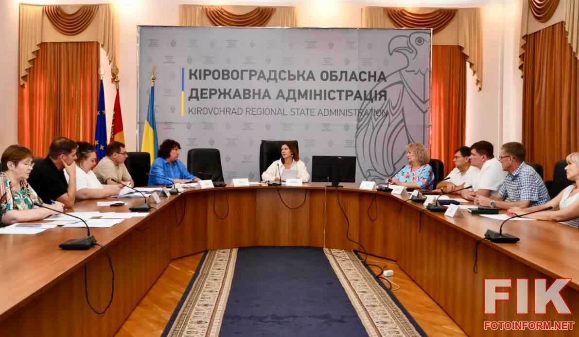 Засідання робочої групи Кіровоградської ОВА під головуванням Катерини Колтунової щодо розподілу шкільних автобусів