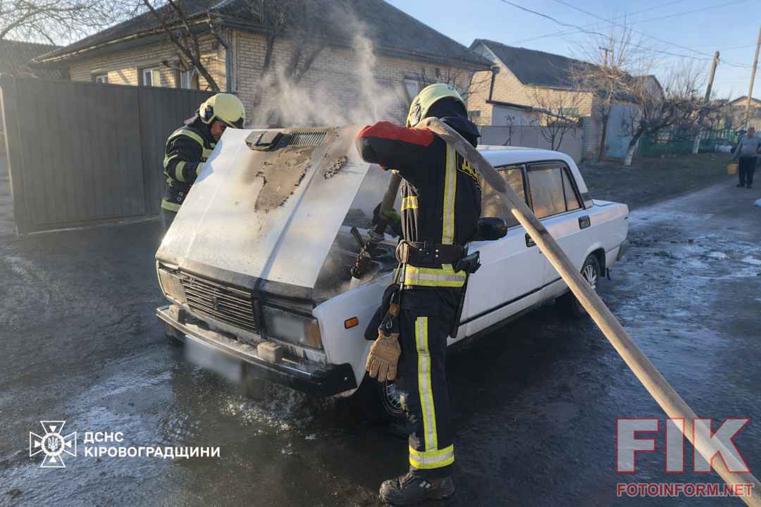 осередком займання став моторний відсік автомобіля ВАЗ-2107
