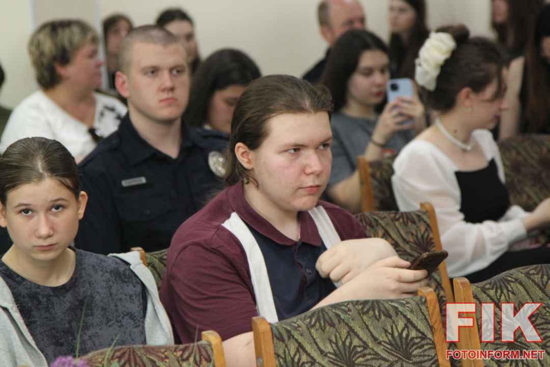 Презентація книги Сергія Тримбача Іван Миколайчук Містерії долі в бібліотеці Чижевського"