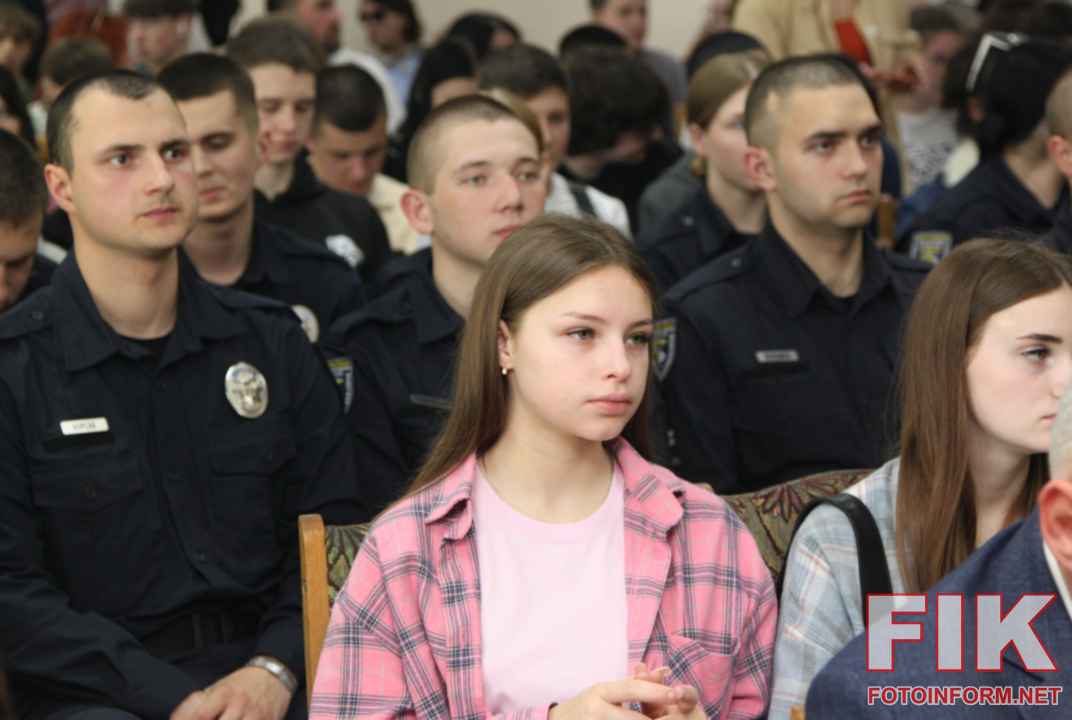 Презентація книги Сергія Тримбача Іван Миколайчук Містерії долі в бібліотеці Чижевського"