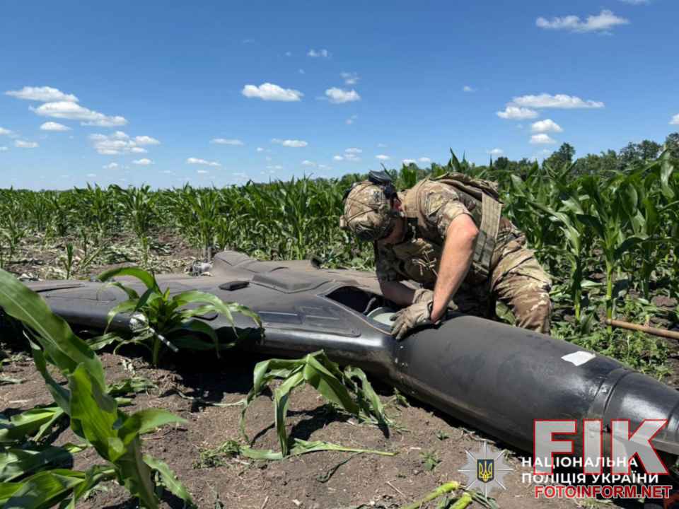 Вибухотехніки поліції Кіровоградщини готують до контрольованого підриву нездетоновану 50-кілограмову бойову частину збитого ворожого безпілотника.