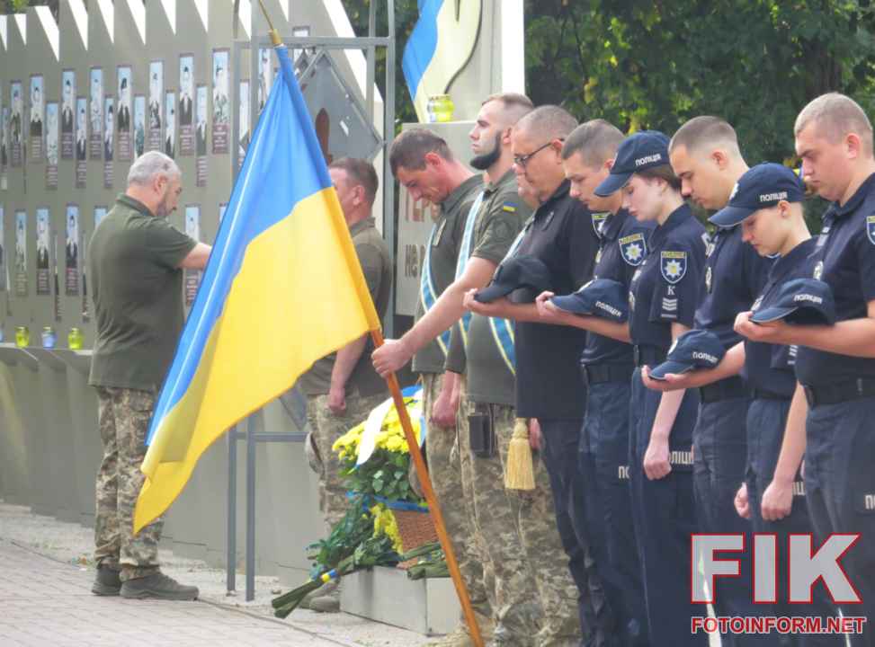 Церемонія підняття найбільшого Державного Прапора України на Меморіальному комплексі Фортечні вали у Кропивницькому