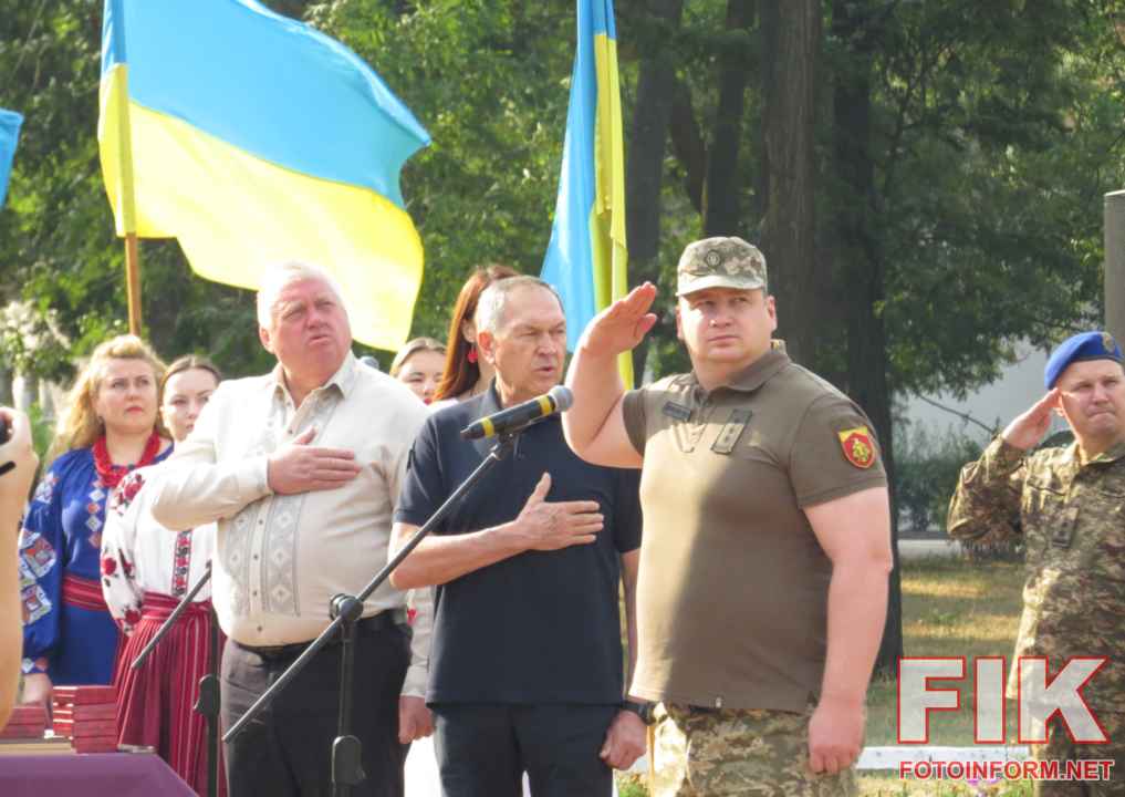 Церемонія підняття найбільшого Державного Прапора України на Меморіальному комплексі Фортечні вали у Кропивницькому
