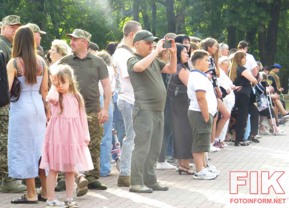 Церемонія підняття найбільшого Державного Прапора України на Меморіальному комплексі Фортечні вали у Кропивницькому