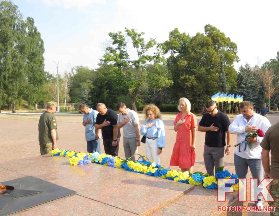 Церемонія підняття найбільшого Державного Прапора України на Меморіальному комплексі Фортечні вали у Кропивницькому
