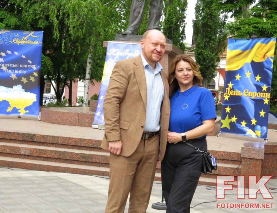 Презентація проєктів євроклубів та майстер-класи біля ЦДУ імені Володимира Винниченка.