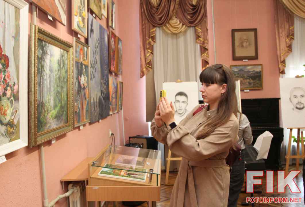 Відкриття виставки «На боці світла» у Музеї мистецтв Кропивницького, фото Ігоря Філіпенка