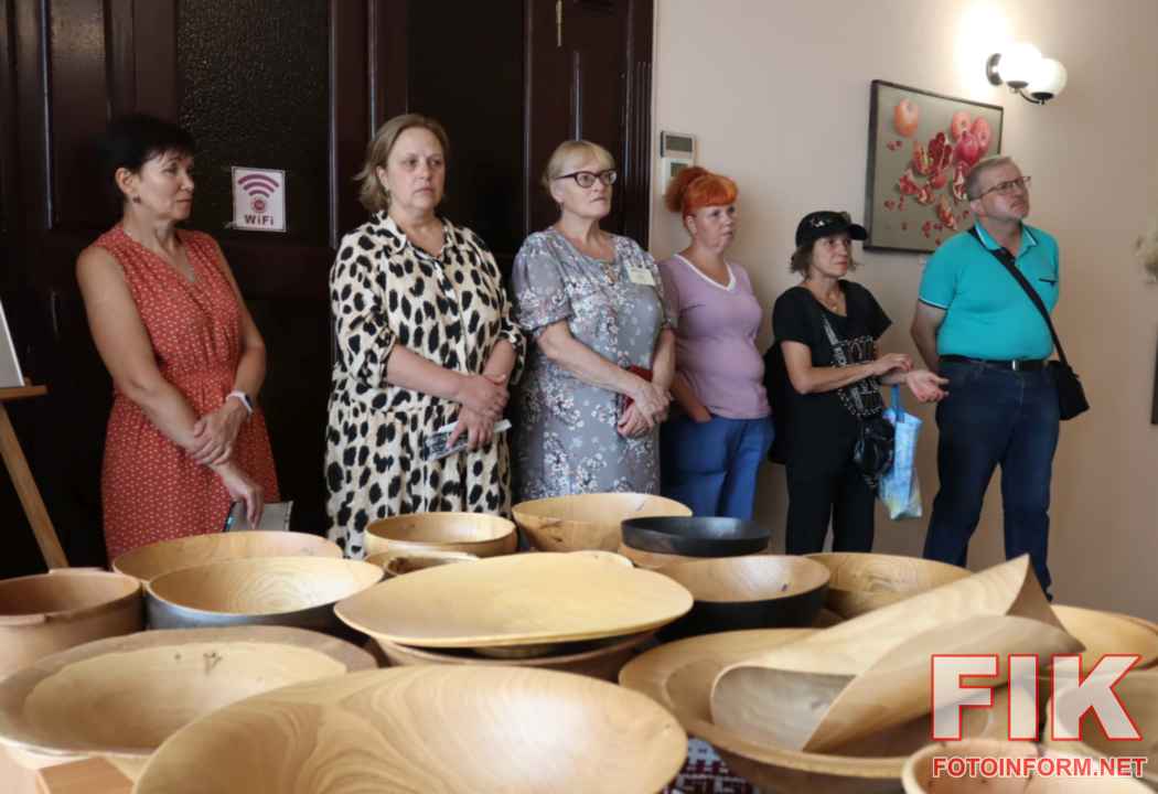 Персональна виставка токарних виробів з дерева майстра Сергія Соколова в Музеї мистецтв, фото Ігоря Філіпенка