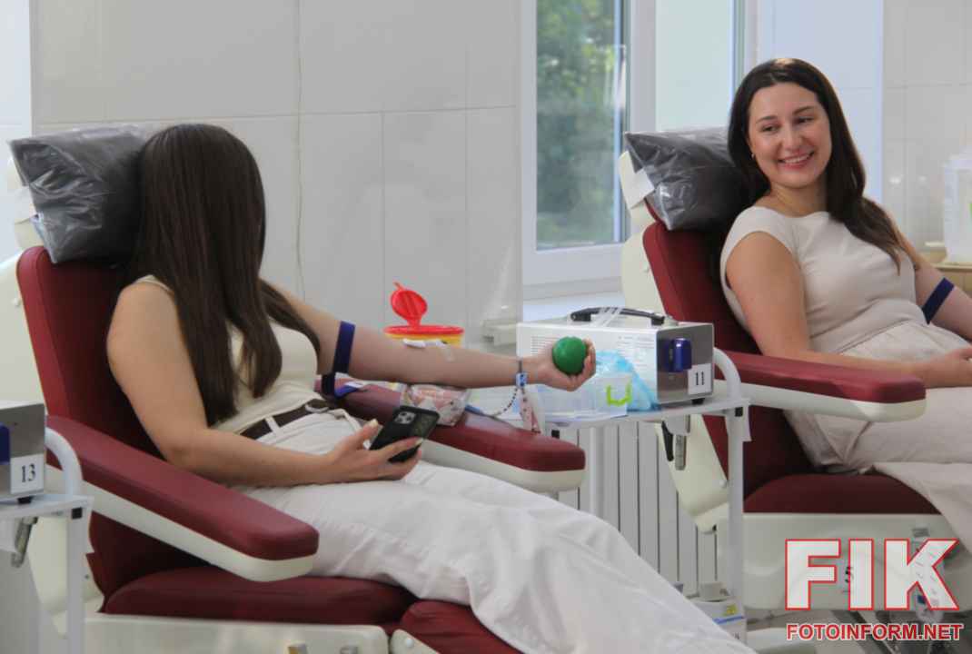 Жителі Кропивницького здають кров під час благодійної акції до Всесвітнього дня донора