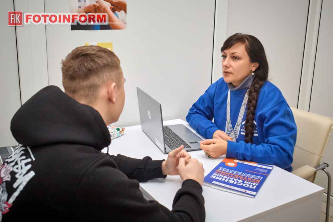 Фахівці Центру допомоги врятованим у Кропивницькому надають безоплатну консультацію