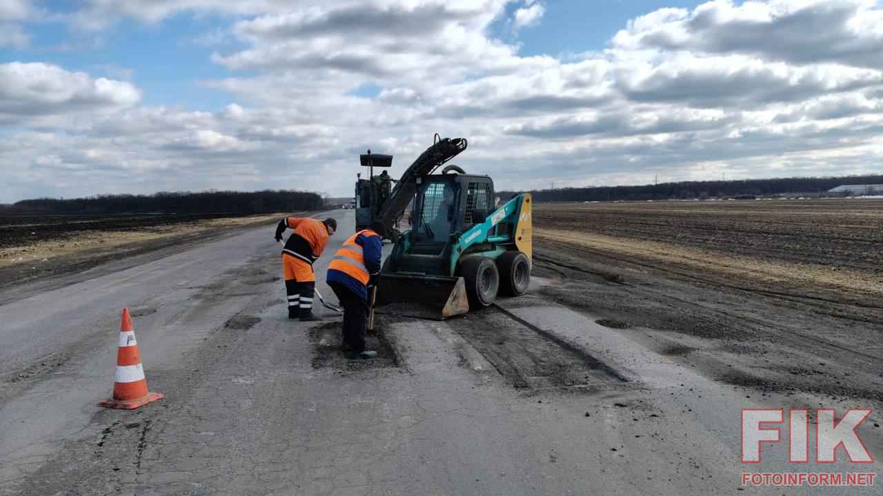 Щодня до виконання завдань залучають кілька мобільних дорожніх бригад.