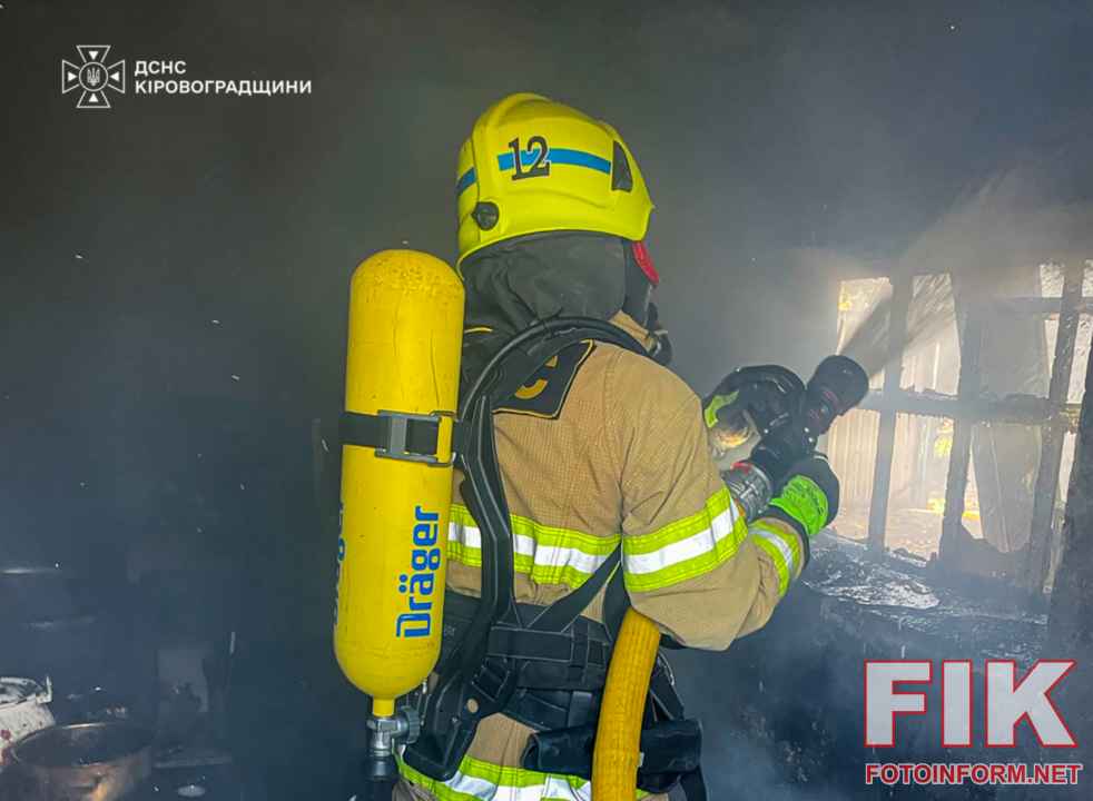 Рятувальники ДСНС Кіровоградщини ліквідовують пожежу
