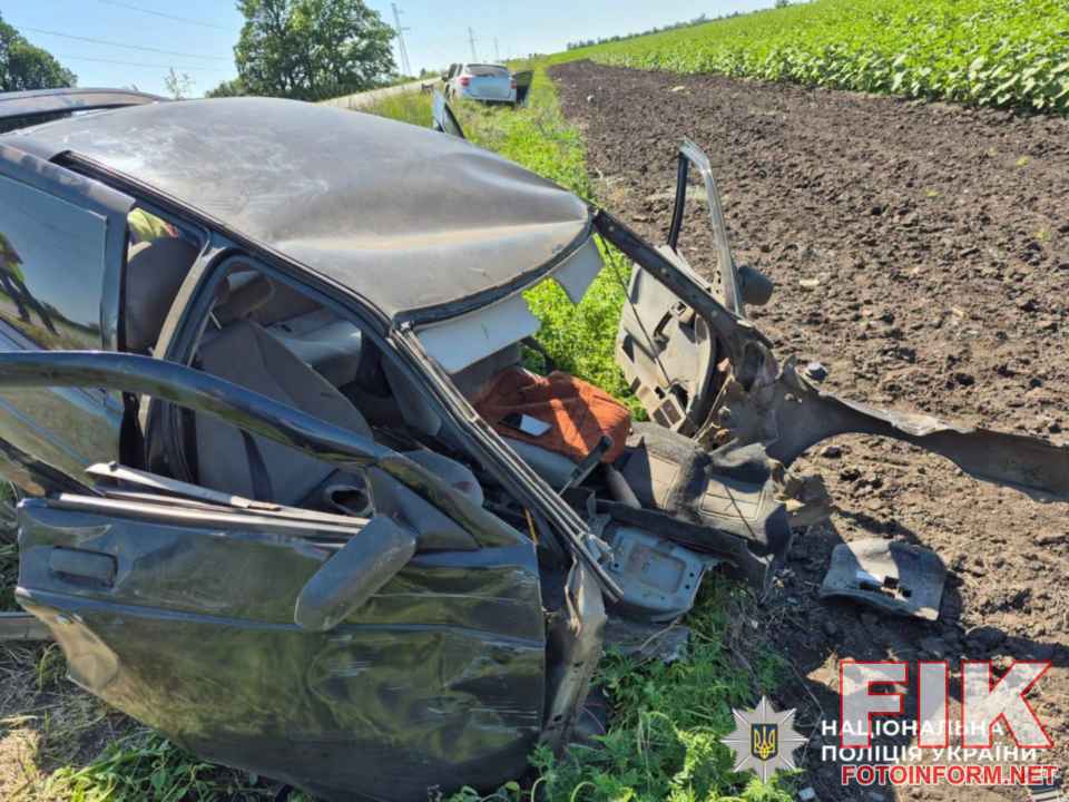 на трасі М-30 біля села Злинка, де зіткнулися автомобілі ВАЗ та Renault Laguna.