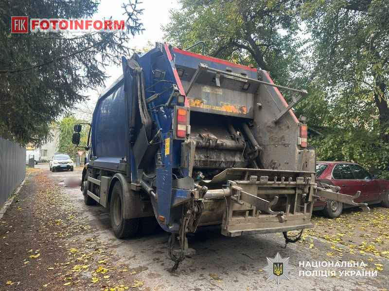 Сміттєвоз Volvo FL на місці смертельної ДТП у Гайвороні