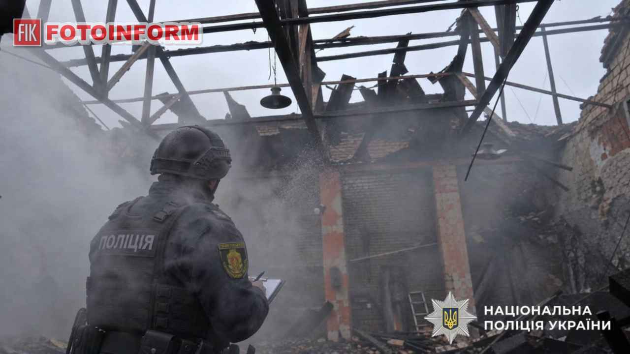 Поліцейські Кіровоградщини документують наслідки російського удару по Гайворону