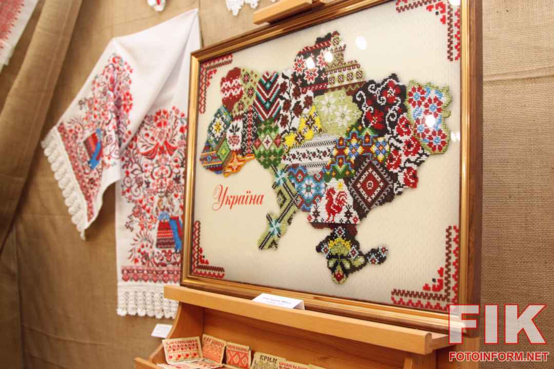 Унікальна карта України вишита бісером ручної роботи майстрині Ірини Гуцалюк