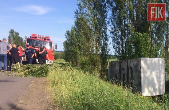 8 червня о 16:04 до Служби порятунку «101» надійшло повідомлення про те, що в районі с. Володимирівка на трасі Кропивницький-Новомиргород сталась дорожньо-транспортна пригода, внаслідок якої вантажний автомобіль «Газель» перекинувся в кювет та необхідна допомога по вилученню постраждалого в ДТП громадянина.