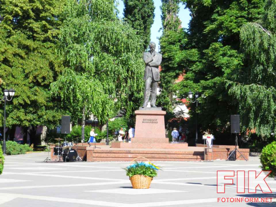 урочисті заходи з нагоди визначної дати — 30-ї річниці Конституції України.