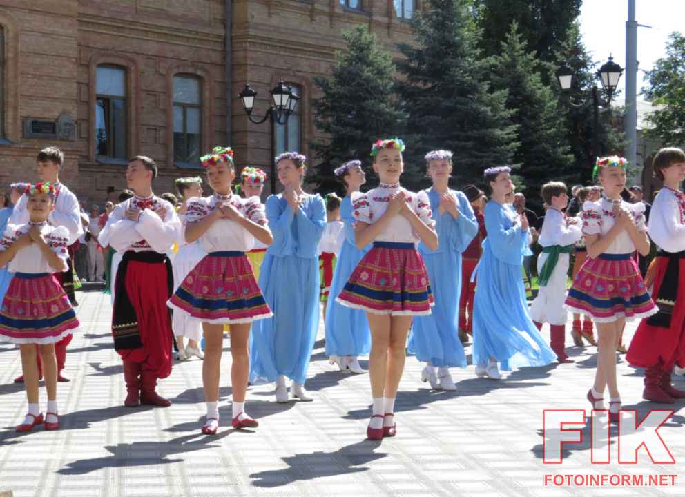 урочисті заходи з нагоди визначної дати — 30-ї річниці Конституції України.