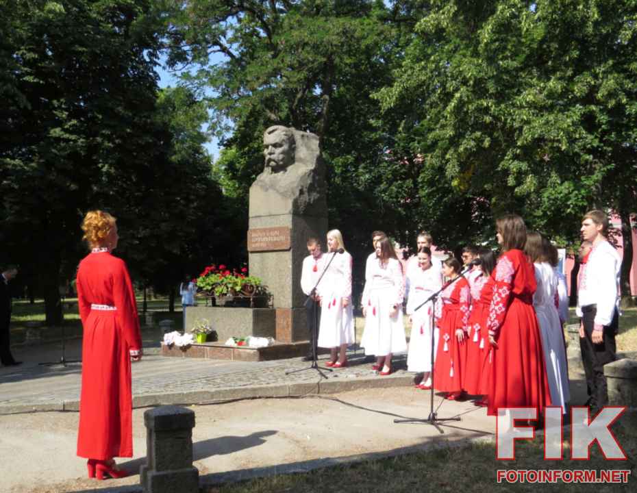 Урочисте покладання квітів до пам'ятника Марку Кропивницькому у Кропивницькому з нагоди 10-річчя перейменування міста., фото Ігоря Філіпенка