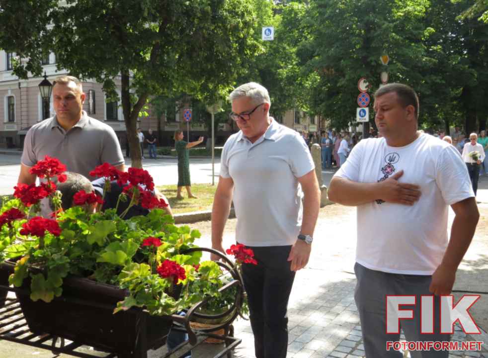 Урочисте покладання квітів до пам'ятника Марку Кропивницькому у Кропивницькому з нагоди 10-річчя перейменування міста., фото Ігоря Філіпенка