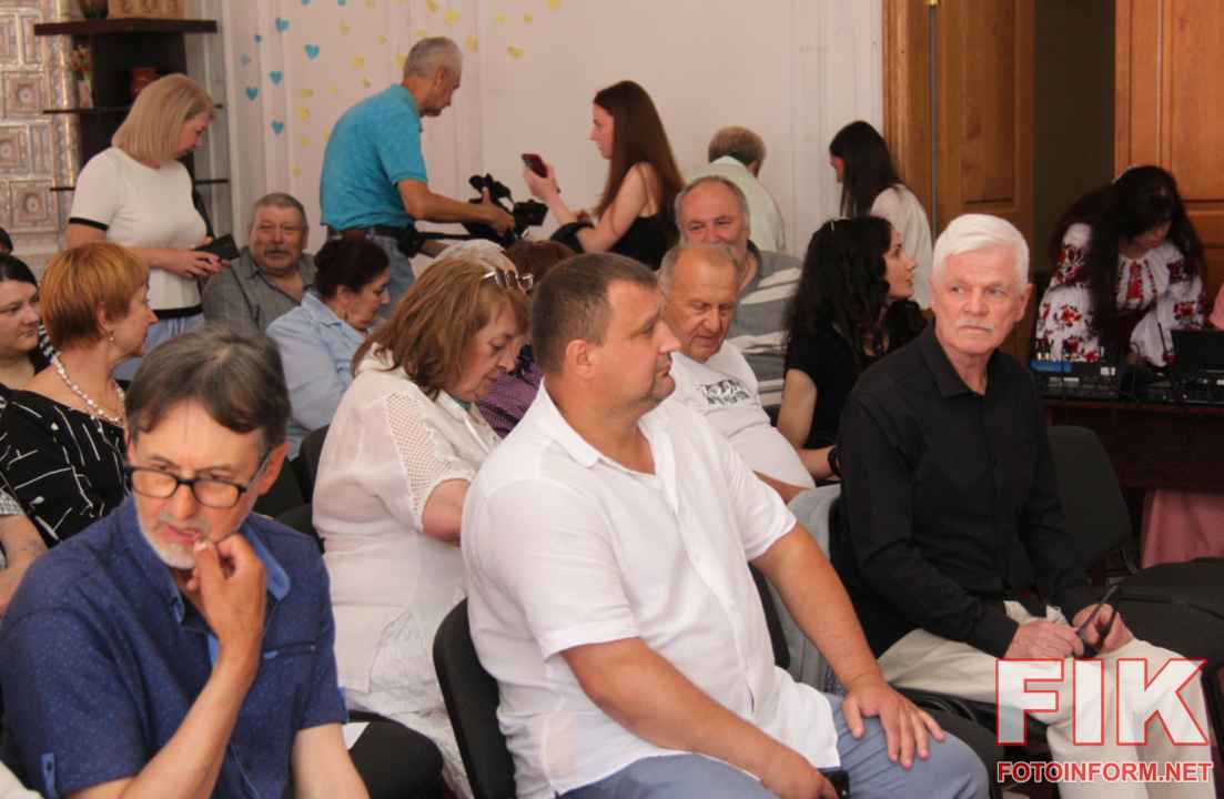 Церемонія нагородження літературною премією у Кіровоградській обласній бібліотеці для юнацтва імені Маланюка