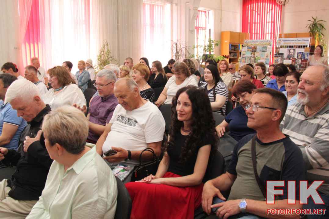 Церемонія нагородження літературною премією у Кіровоградській обласній бібліотеці для юнацтва імені Маланюка