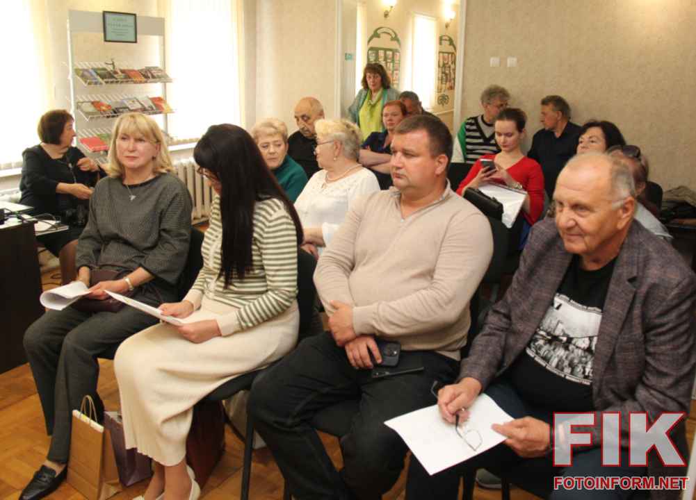 Гості та учасники акції Нові обличчя обласної організації НСПУ у Кропивницькому