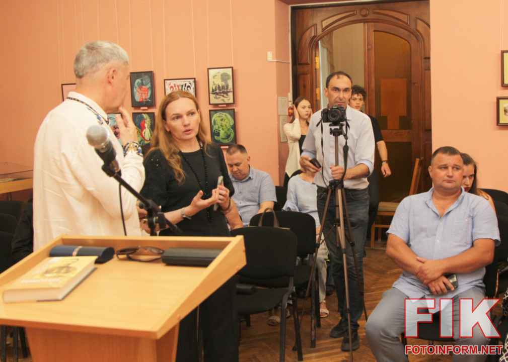 Лекція про Володимира Винниченка в Музеї мистецтв за участі Сергія Михиди та волонтера Геннадія Шевченка