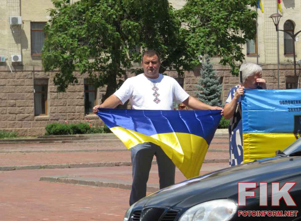 у Кропивницькому відбулися автопробіг та мирна акція «Не мовчи. Полон вбиває», фото Ігоря Філіпенка