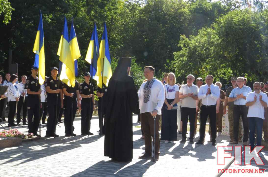 У Кропивницькому біля пам’ятника Шевченку пройшли урочистості до 35-ї річниці Незалежності, фото Ігоря Філіпенка
