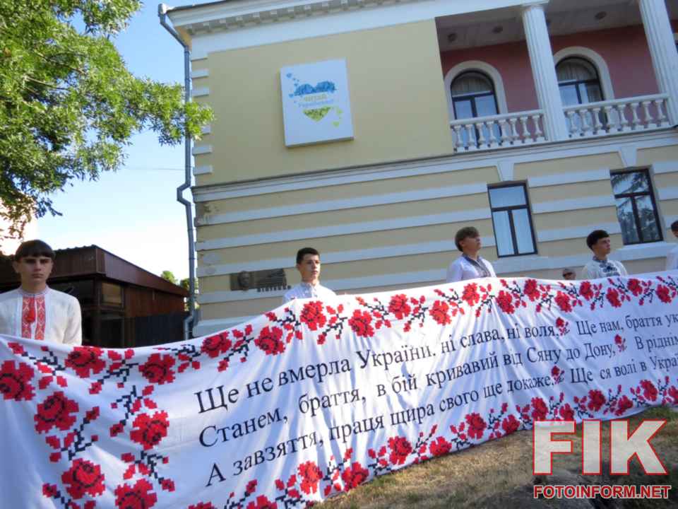 У Кропивницькому біля пам’ятника Шевченку пройшли урочистості до 35-ї річниці Незалежності, фото Ігоря Філіпенка
