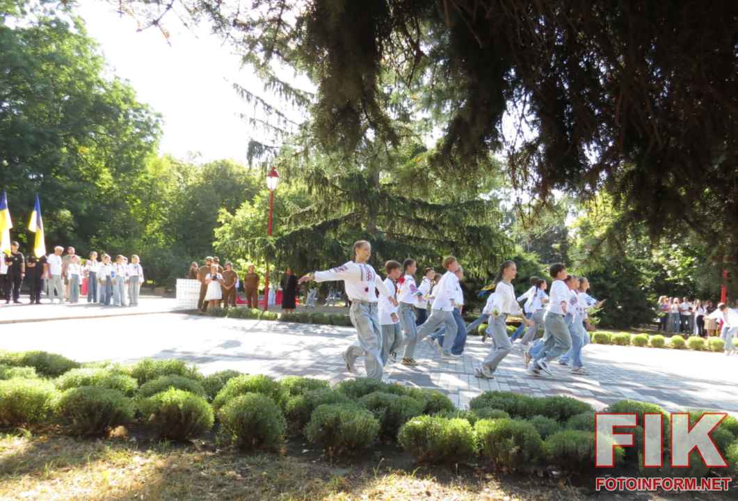 У Кропивницькому біля пам’ятника Шевченку пройшли урочистості до 35-ї річниці Незалежності, фото Ігоря Філіпенка