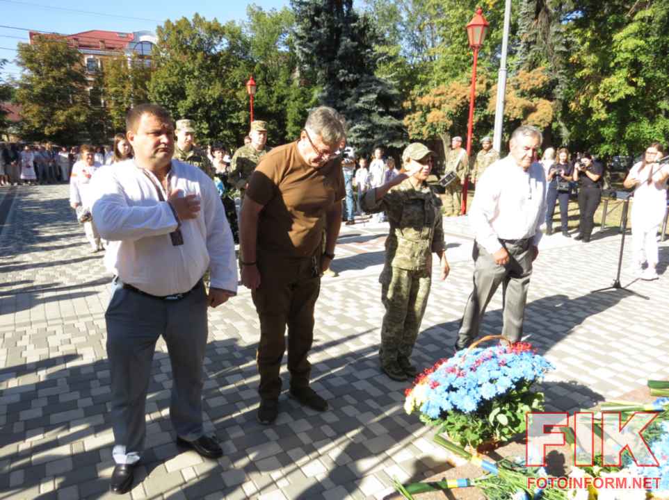 У Кропивницькому біля пам’ятника Шевченку пройшли урочистості до 35-ї річниці Незалежності, фото Ігоря Філіпенка